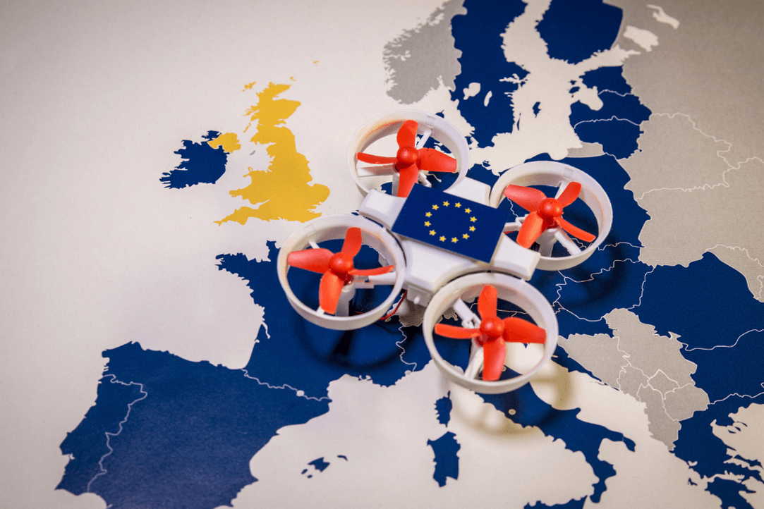 Drone survolant carte Europe